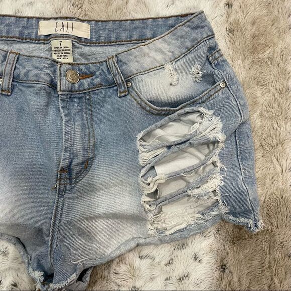 [7] CALI Distressed Denim Jean Shorts | Women’s | Short Shorts | Low Rise - Picture 3 of 9